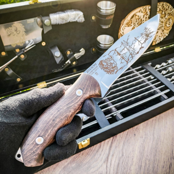 Набор для шашлыка и гриля в чемодане Кизляр Царский №8, 16 предметов с подставкой для горячего